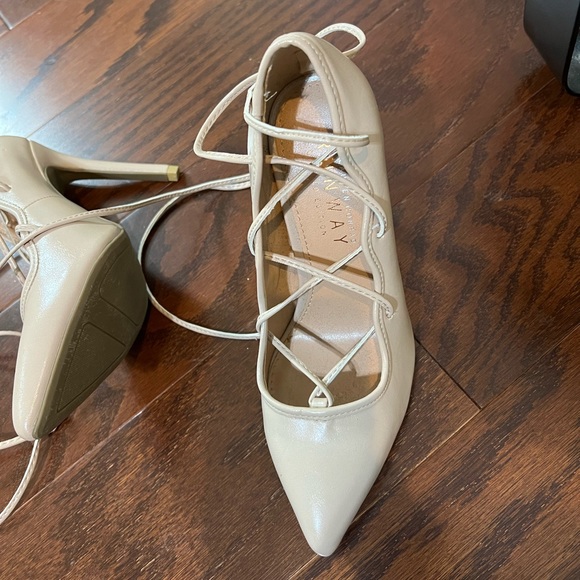 Laura Conway runway limited edition! Size 6 - Picture 4 of 6